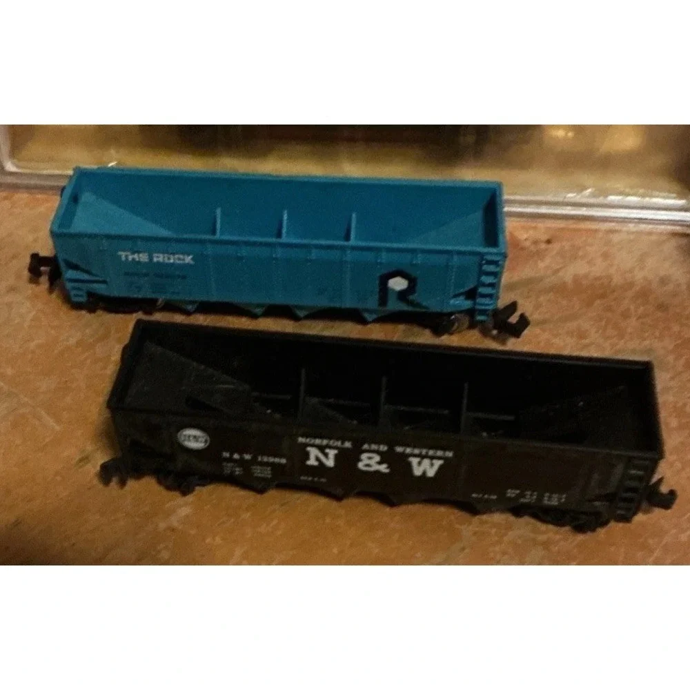 Mixed Lot Of 10 Frieght Cars, Hoppers,‎ Box Cars, Caboose, Tanker, Flat Car, #4